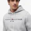 Felpa con cappuccio e logo Tommy ricamato Felpa con cappuccio e logo Tommy ricamato