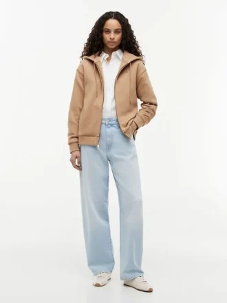 Felpa con cappuccio e zip dal taglio comodo Felpa con cappuccio e zip dal taglio comodo