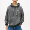 Felpa con cappuccio Tommy Jeans con logo verniciato a spruzzo Felpa con cappuccio Tommy Jeans con logo verniciato a spruzzo