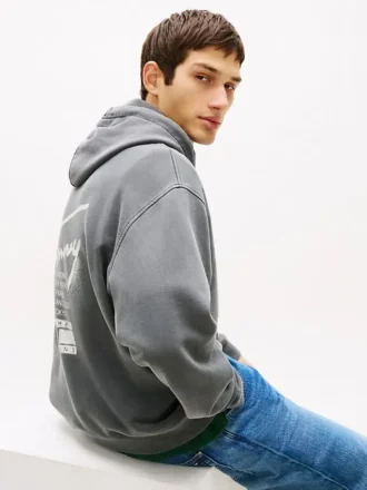 Felpa con cappuccio Tommy Jeans con logo verniciato a spruzzo