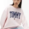 Felpa girocollo con logo Tommy in stile college Felpa girocollo con logo Tommy in stile college