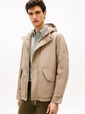 Giacca con cappuccio idrorepellente ripiegabile