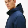 Giacca con cappuccio idrorepellente ripiegabile Giacca con cappuccio idrorepellente ripiegabile