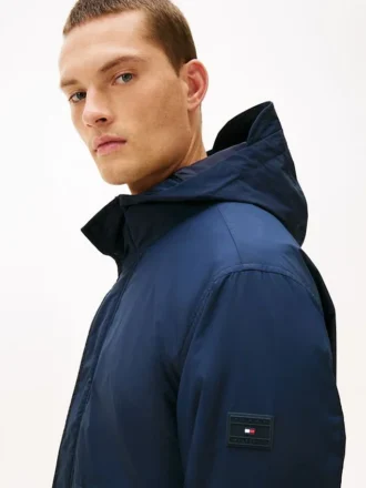 Giacca con cappuccio idrorepellente ripiegabile