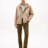 Giacca con cappuccio idrorepellente ripiegabile Giacca con cappuccio idrorepellente ripiegabile
