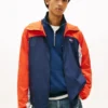 Giacca con cappuccio Tommy Jeans in tessuto ripstop Giacca con cappuccio Tommy Jeans in tessuto ripstop