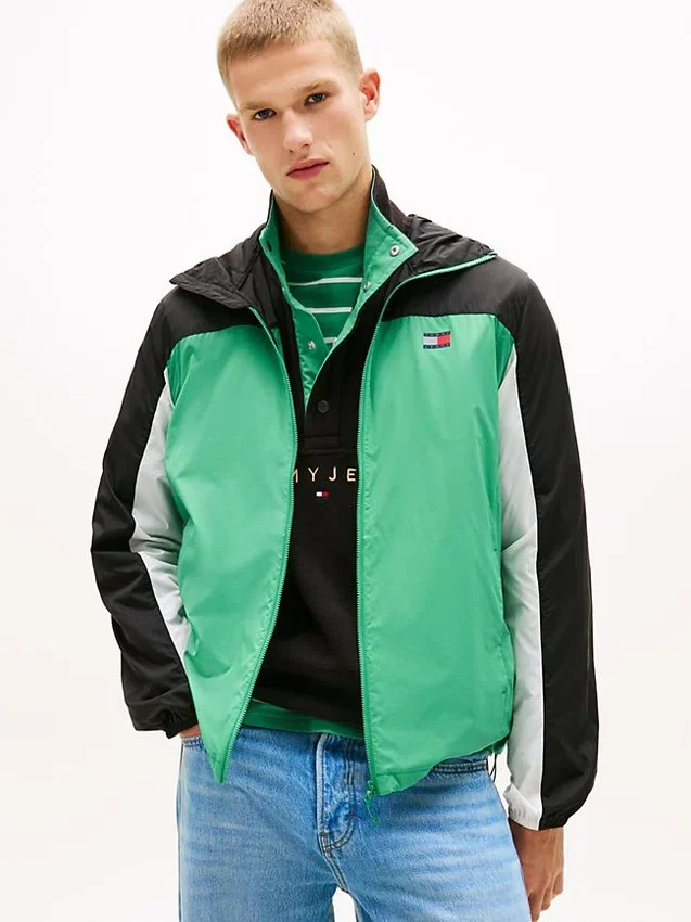 Giacca con cappuccio Tommy Jeans in tessuto ripstop Giacca con cappuccio Tommy Jeans in tessuto ripstop