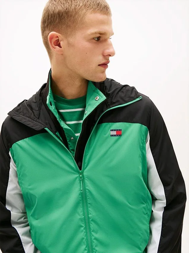 Giacca con cappuccio Tommy Jeans in tessuto ripstop Giacca con cappuccio Tommy Jeans in tessuto ripstop