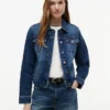 Giacca in denim elasticizzato dal taglio slim con lavaggio scuro Giacca in denim elasticizzato dal taglio slim con lavaggio scuro