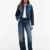 Giacca in denim elasticizzato dal taglio slim con lavaggio scuro Giacca in denim elasticizzato dal taglio slim con lavaggio scuro