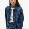 Giacca in denim elasticizzato dal taglio slim con lavaggio scuro Giacca in denim elasticizzato dal taglio slim con lavaggio scuro