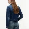 Giacca in denim elasticizzato dal taglio slim con lavaggio scuro Giacca in denim elasticizzato dal taglio slim con lavaggio scuro