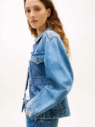 Giacca in denim slavato con vita stretta Giacca in denim slavato con vita stretta