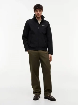 Giacca Regatta con cappuccio idrorepellente Giacca Regatta con cappuccio idrorepellente