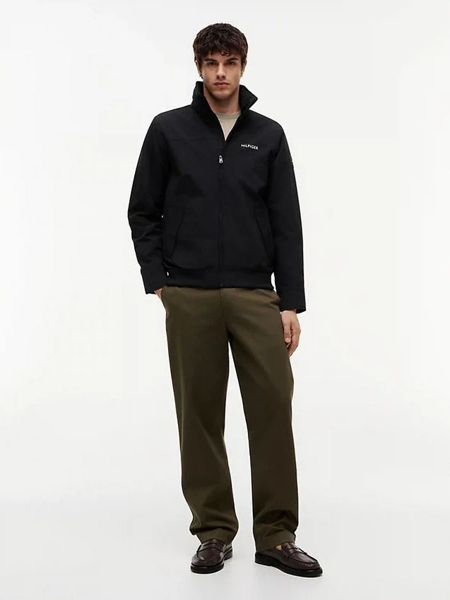Giacca Regatta con cappuccio idrorepellente Giacca Regatta con cappuccio idrorepellente