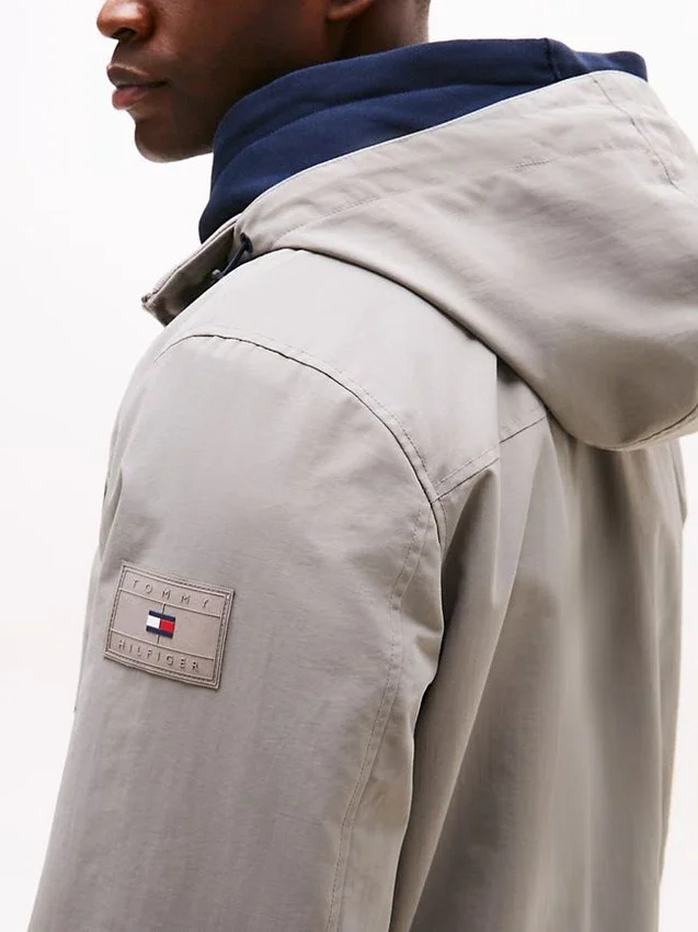 Giacca Regatta con cappuccio idrorepellente Giacca Regatta con cappuccio idrorepellente