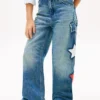 Jeans a vita alta a gamba larga con motivo a stelle per bambina Jeans a vita alta a gamba larga con motivo a stelle per bambina