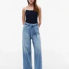Jeans a vita alta con cintura e gamba larga