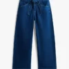 Jeans a vita alta con cintura e gamba larga