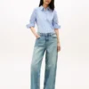 Jeans a vita alta e gamba larga Jeans a vita alta e gamba larga