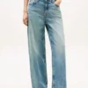 Jeans a vita alta e gamba larga Jeans a vita alta e gamba larga