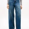 Jeans a vita alta e gamba larga Jeans a vita alta e gamba larga