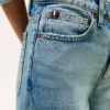 Jeans a vita alta e gamba larga Jeans a vita alta e gamba larga