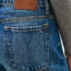Jeans a vita alta e gamba larga Jeans a vita alta e gamba larga
