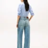 Jeans a vita alta e gamba larga Jeans a vita alta e gamba larga