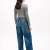 Jeans a vita alta e gamba larga Jeans a vita alta e gamba larga