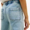 Jeans a zampa con tasche applicate e vestibilità comoda per bambina Jeans a zampa con tasche applicate e vestibilità comoda per bambina