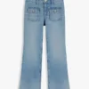 Jeans a zampa con tasche applicate per bambini Jeans a zampa con tasche applicate per bambini
