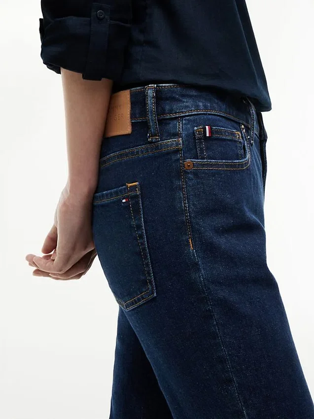 Jeans bootcut elasticizzati a vita media Jeans bootcut elasticizzati a vita media