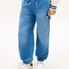 Jeans cargo elasticizzati dal taglio morbido per bambini Jeans cargo elasticizzati dal taglio morbido per bambini