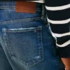 Jeans dal taglio ampio e dall’effetto consumato Jeans dal taglio ampio e dall’effetto consumato
