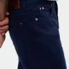 Jeans dritti regular tinti in capo Jeans dritti regular tinti in capo