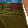 Jeans dritti regular tinti in capo Jeans dritti regular tinti in capo
