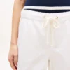 Jeans leggeri a gamba larga senza bottoni Jeans leggeri a gamba larga senza bottoni