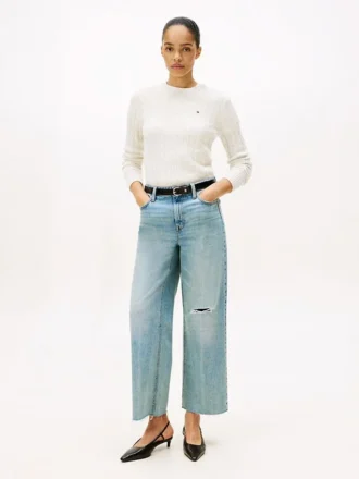 Jeans moderni a vita alta e gamba larga Jeans moderni a vita alta e gamba larga