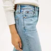 Jeans moderni a vita alta e gamba larga Jeans moderni a vita alta e gamba larga