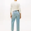 Jeans moderni a vita alta e gamba larga Jeans moderni a vita alta e gamba larga