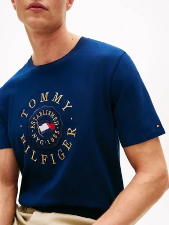 Maglietta con logo bandiera circolare