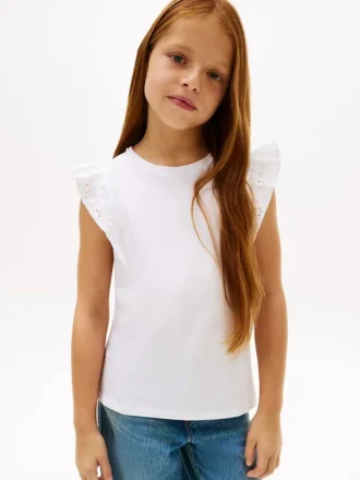 Maglietta da bambina con ricami e maniche svolazzanti