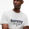 Maglietta slim fit con logo Tommy Jeans Maglietta slim fit con logo Tommy Jeans