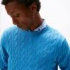 Maglione a collo rotondo con lavorazione a trecce Maglione a collo rotondo con lavorazione a trecce