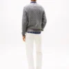 Maglione a collo rotondo con lavorazione a trecce Maglione a collo rotondo con lavorazione a trecce