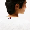 Maglione a collo rotondo con lavorazione a trecce Maglione a collo rotondo con lavorazione a trecce