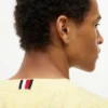 Maglione a collo rotondo con lavorazione a trecce Maglione a collo rotondo con lavorazione a trecce
