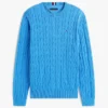 Maglione a collo rotondo con lavorazione a trecce Maglione a collo rotondo con lavorazione a trecce