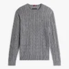 Maglione a collo rotondo con lavorazione a trecce Maglione a collo rotondo con lavorazione a trecce